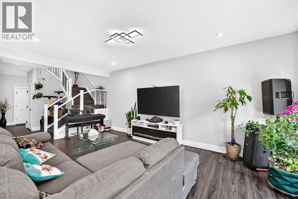 86 Carringvue Manor NW
