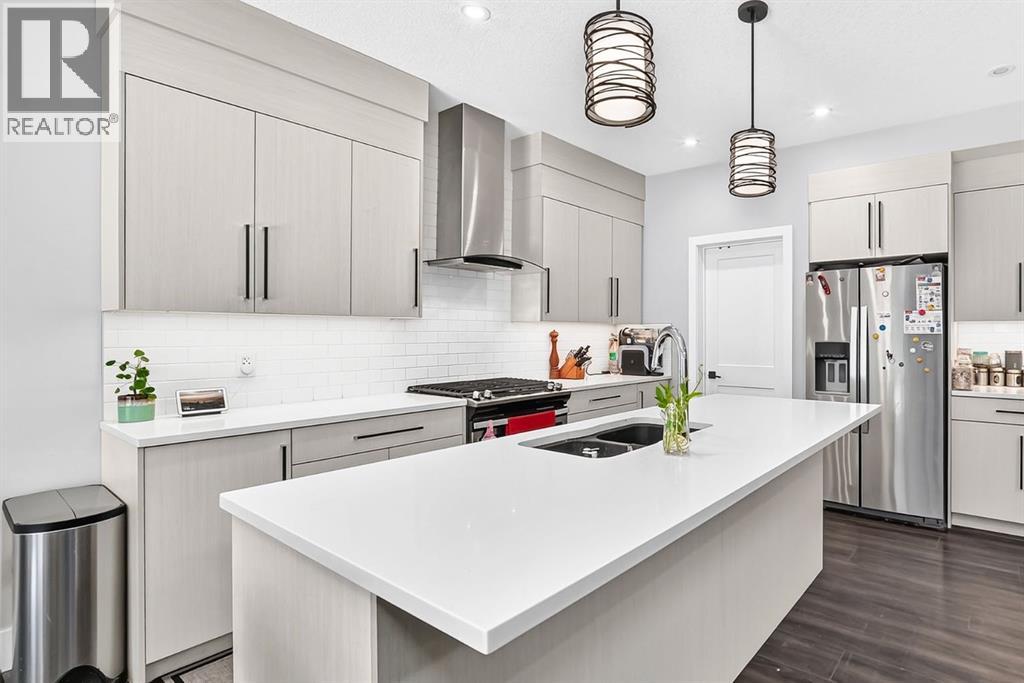 86 Carringvue Manor NW