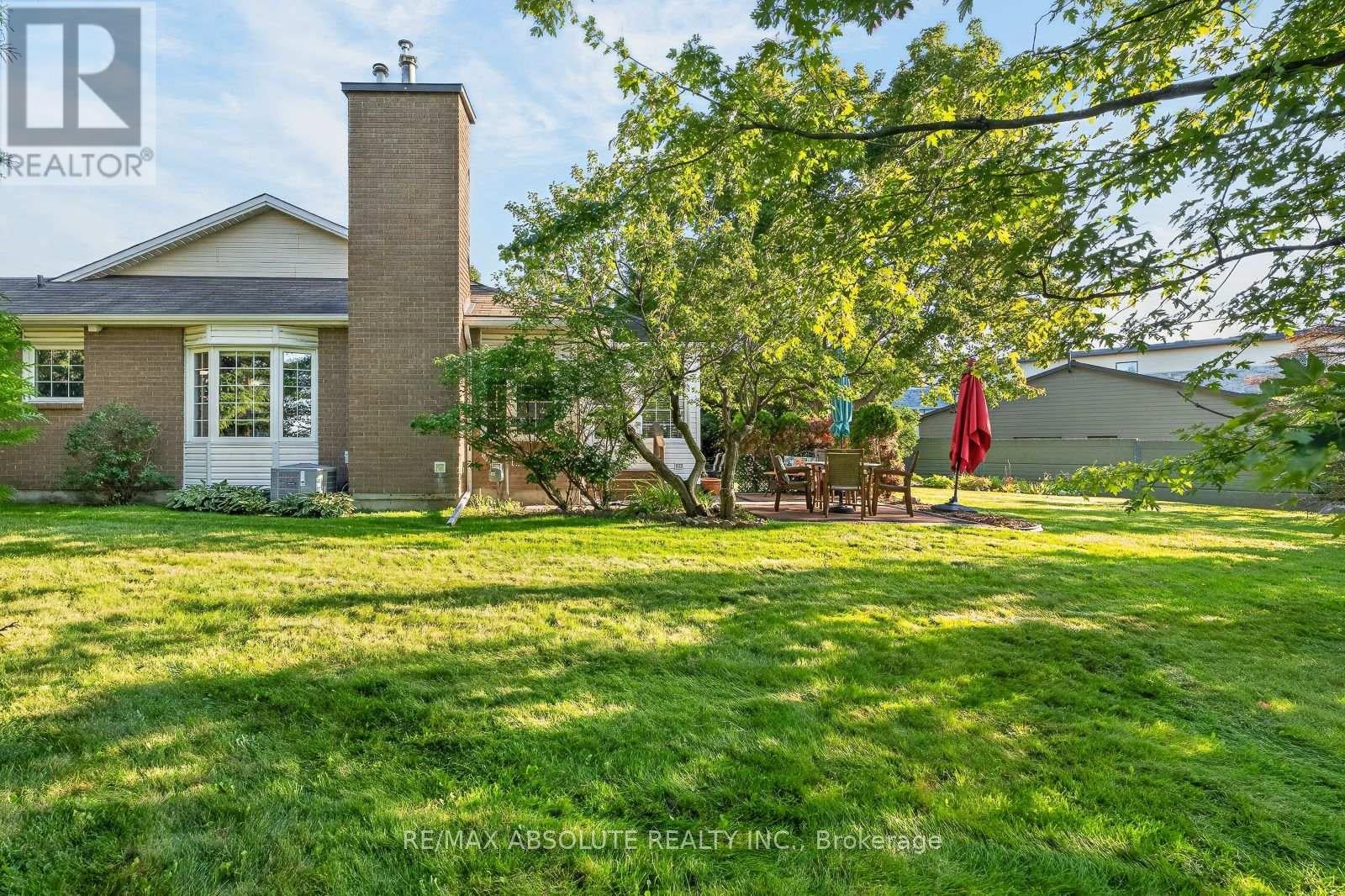 12 OYSTER BAY COURT