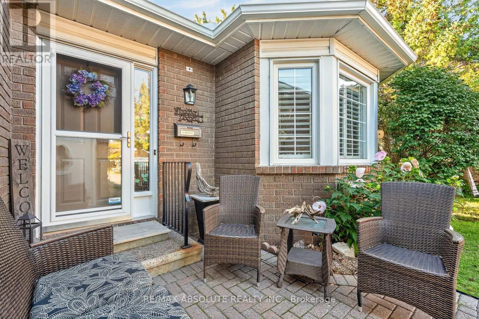 12 OYSTER BAY COURT