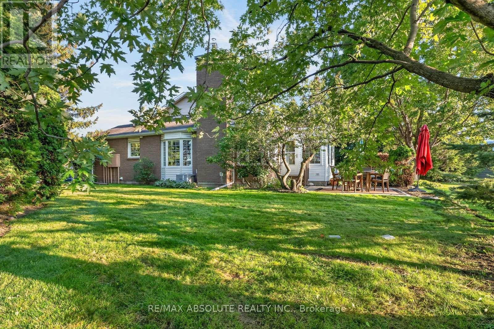 12 OYSTER BAY COURT