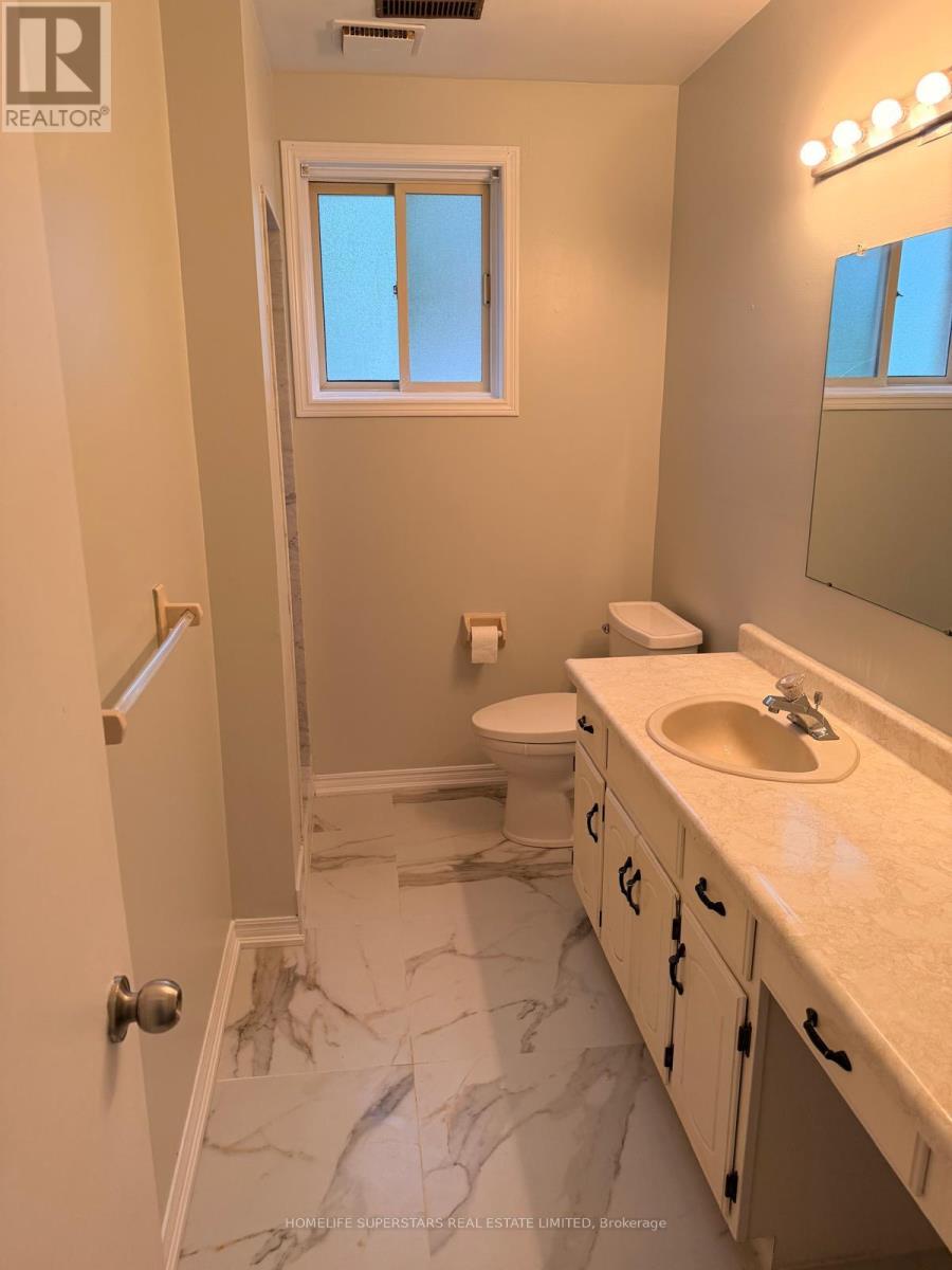 2 HODDLE CRESCENT