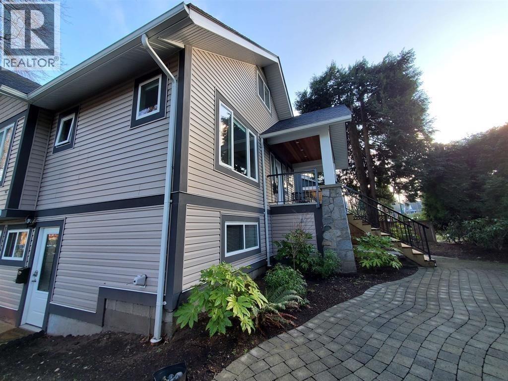 195 W 12 AVENUE