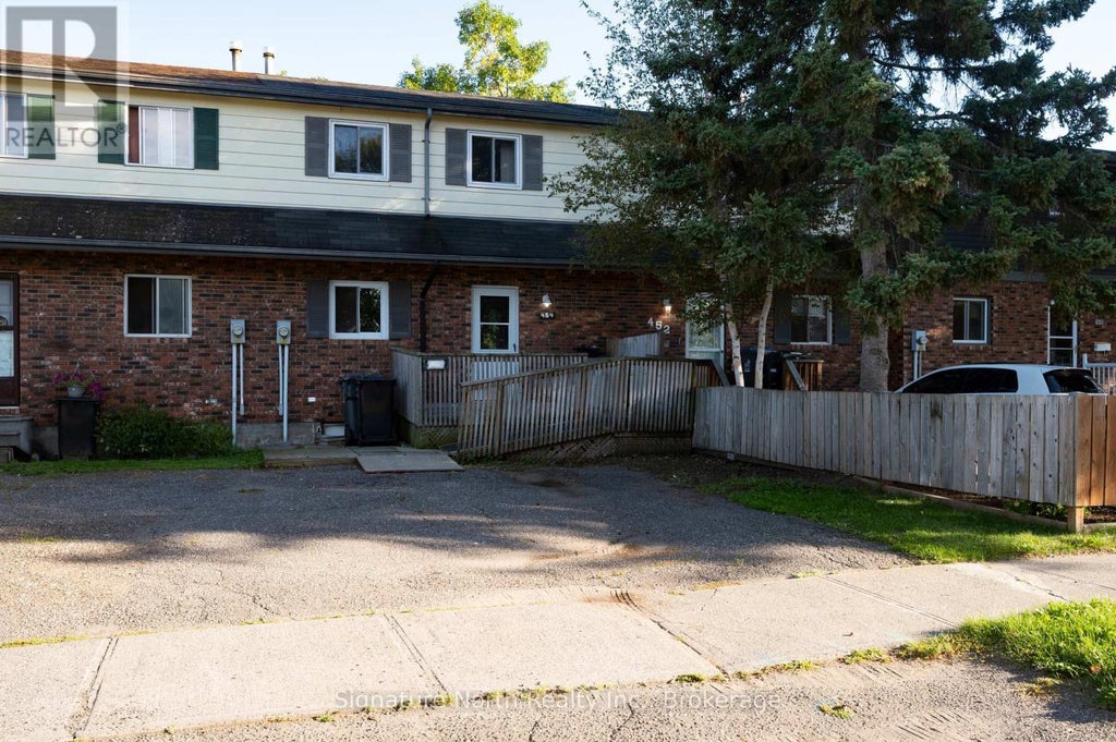 454 WENTWORTH CRESCENT