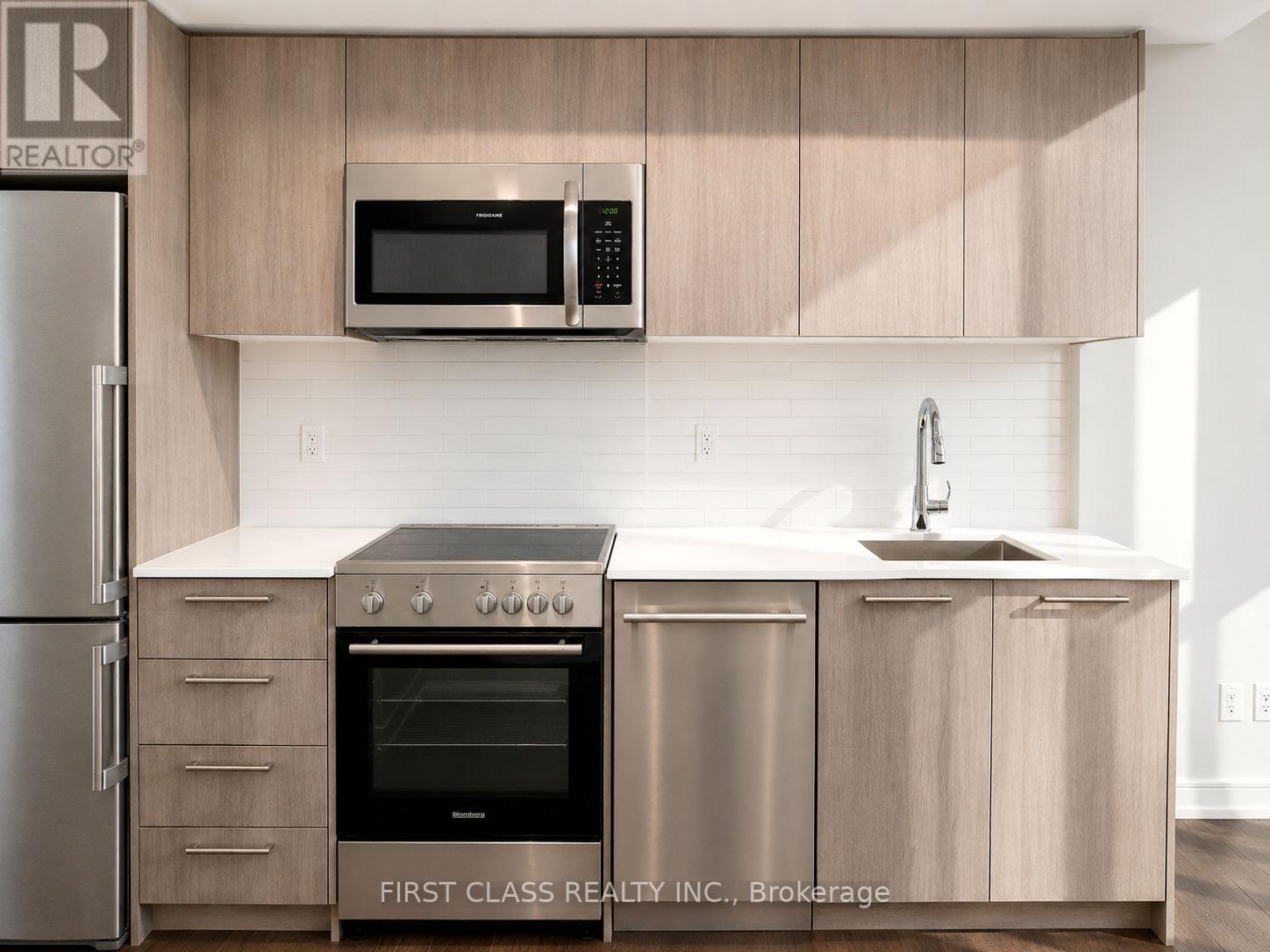 606 - 28 WELLESLEY STREET E
