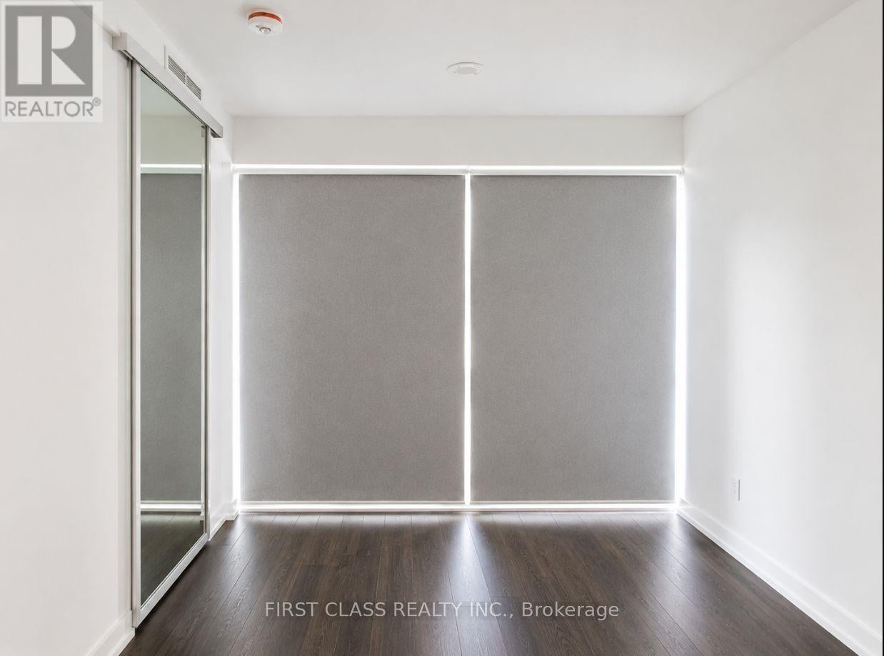 606 - 28 WELLESLEY STREET E