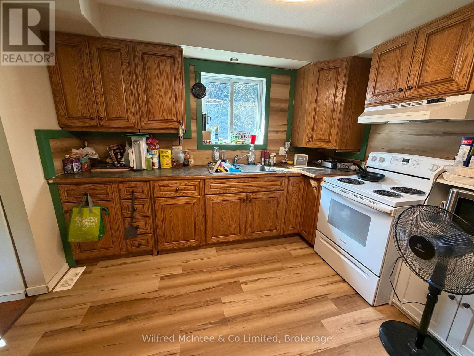 2 PARKVIEW COURT