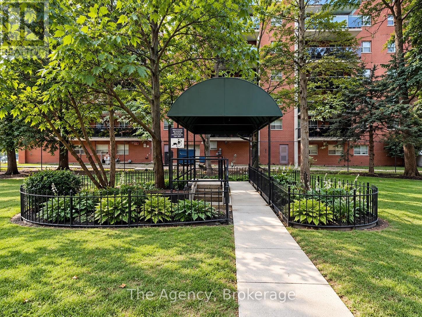 504 - 45 PAISLEY BOULEVARD W