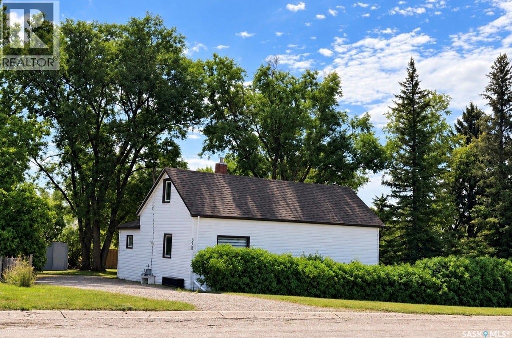 325 CENTRE STREET, CORONACH, SK S0H 0Z0 - Image 447332411.jpeg?d=l