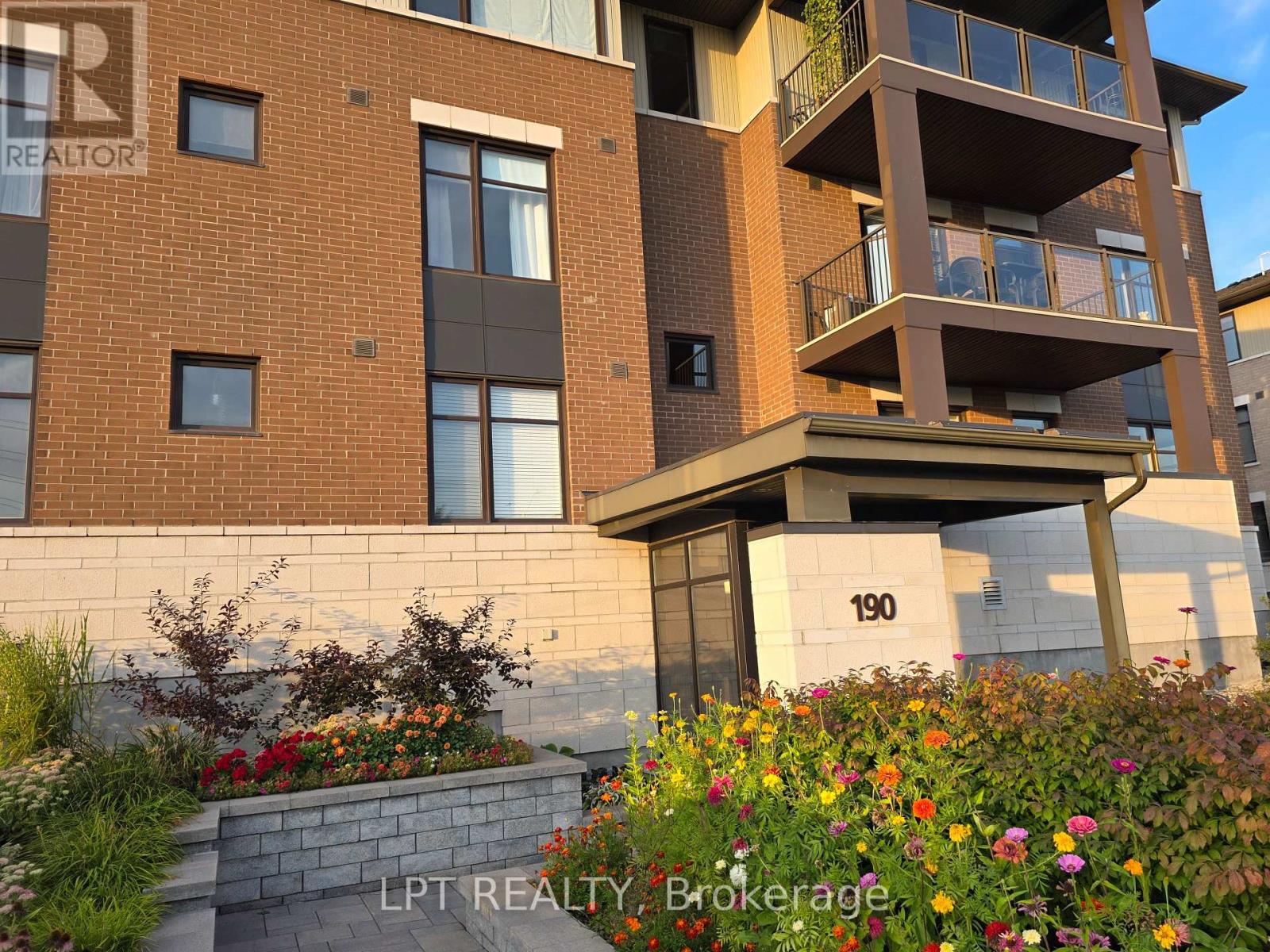 203 - 190 GUELPH PRIVATE