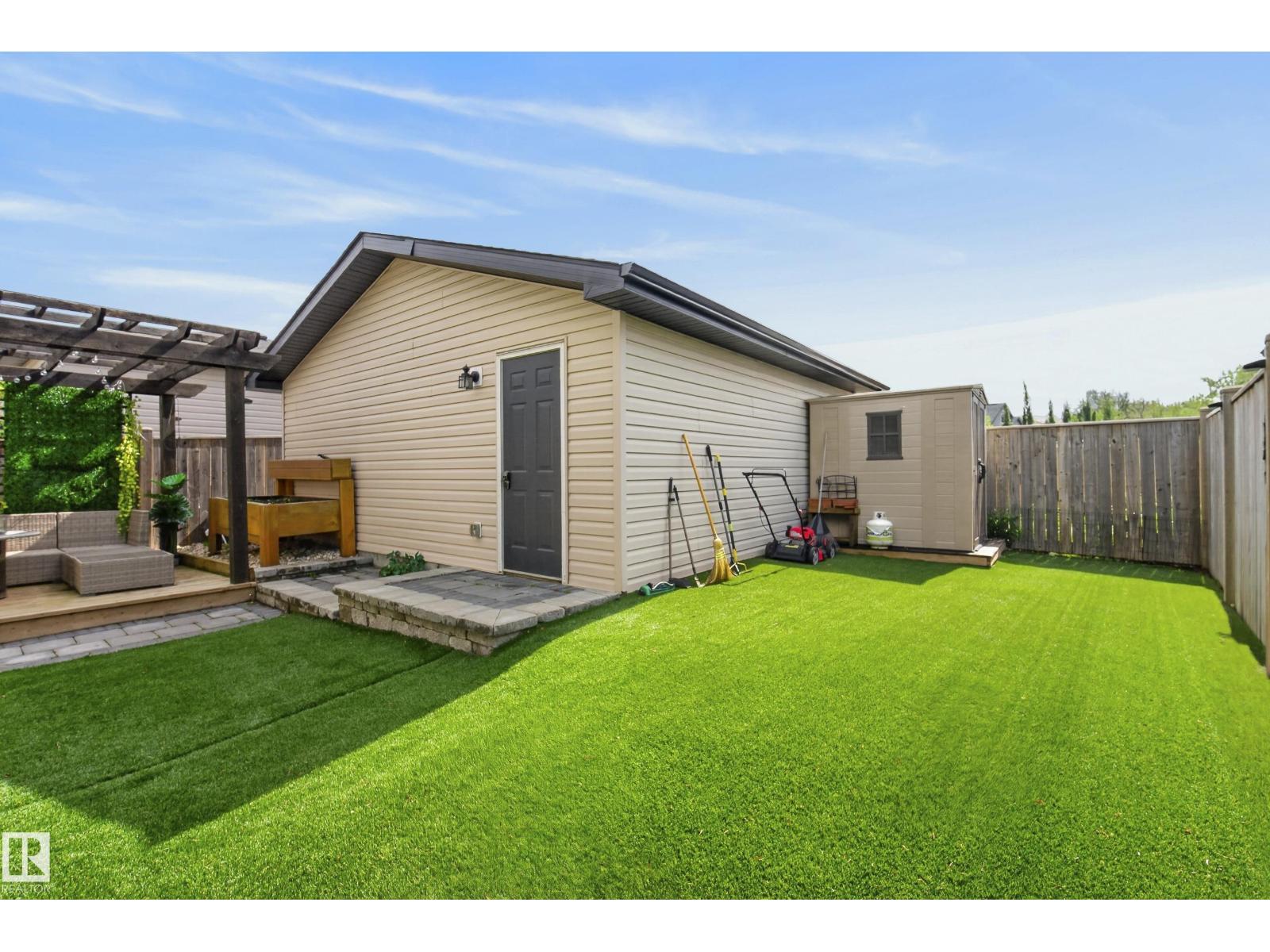 21711 99 AV NW