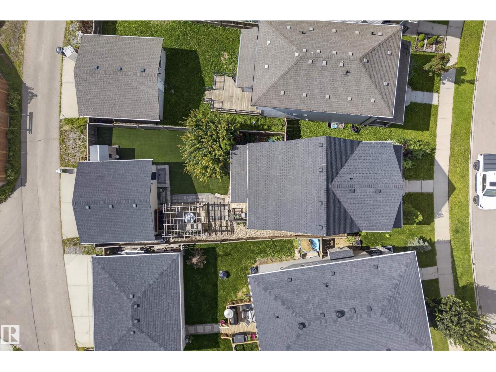 21711 99 AV NW