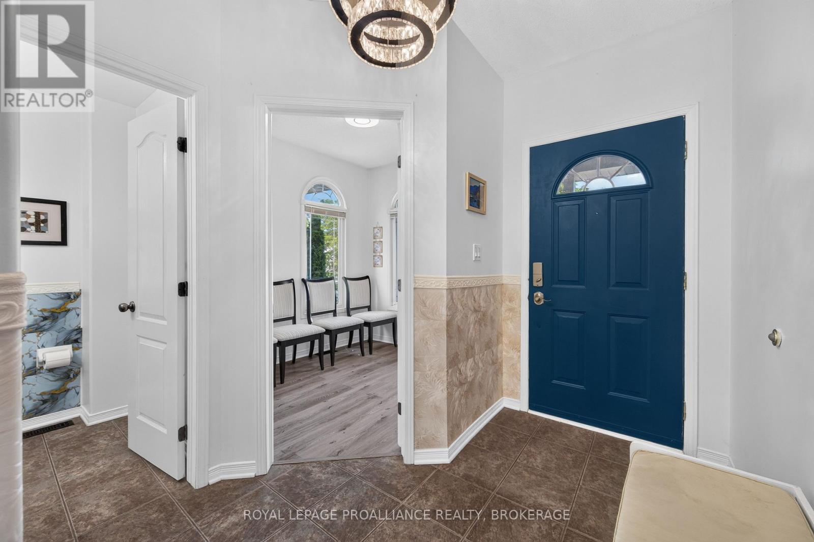 445 MAUREEN STREET