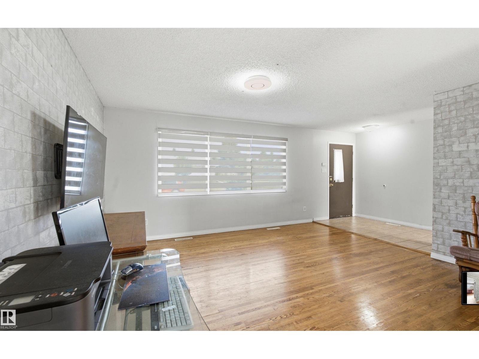 13604 90A ST NW