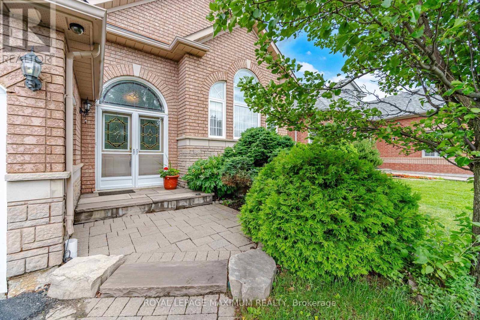 34 KIRKWOOD CRESCENT