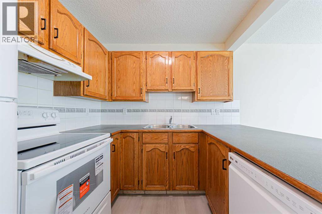 88 Country Hills Villas NW
