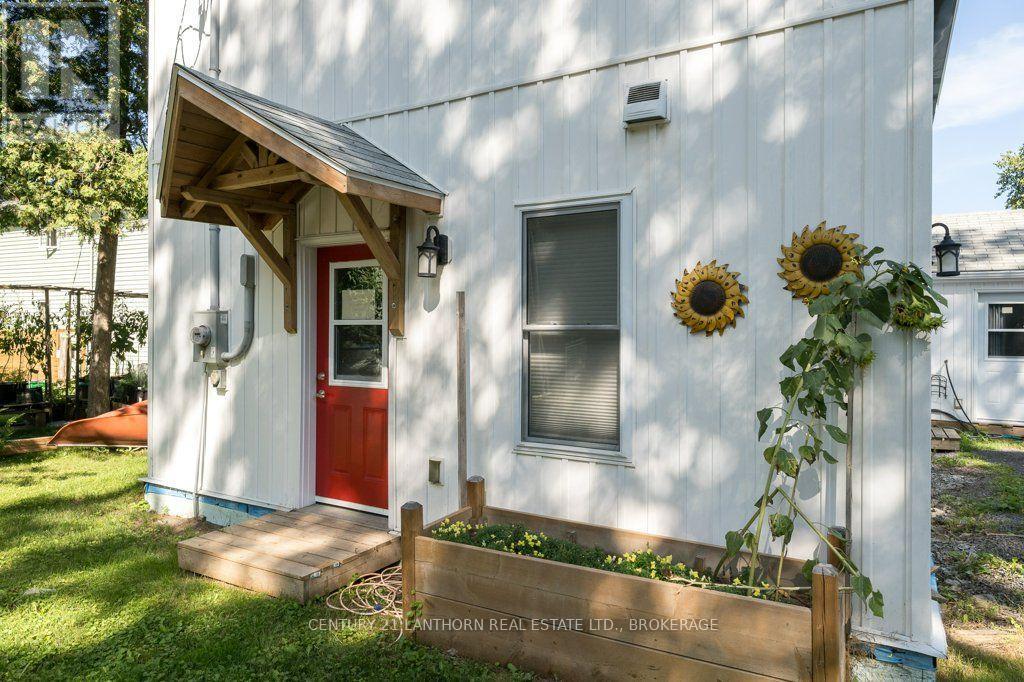 74 COTTAGE LANE