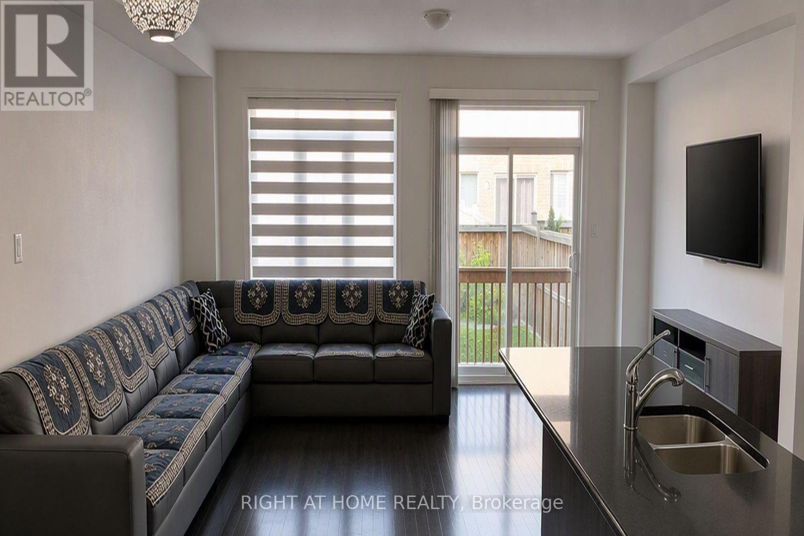 7 LITTLE BRITAIN CRESCENT