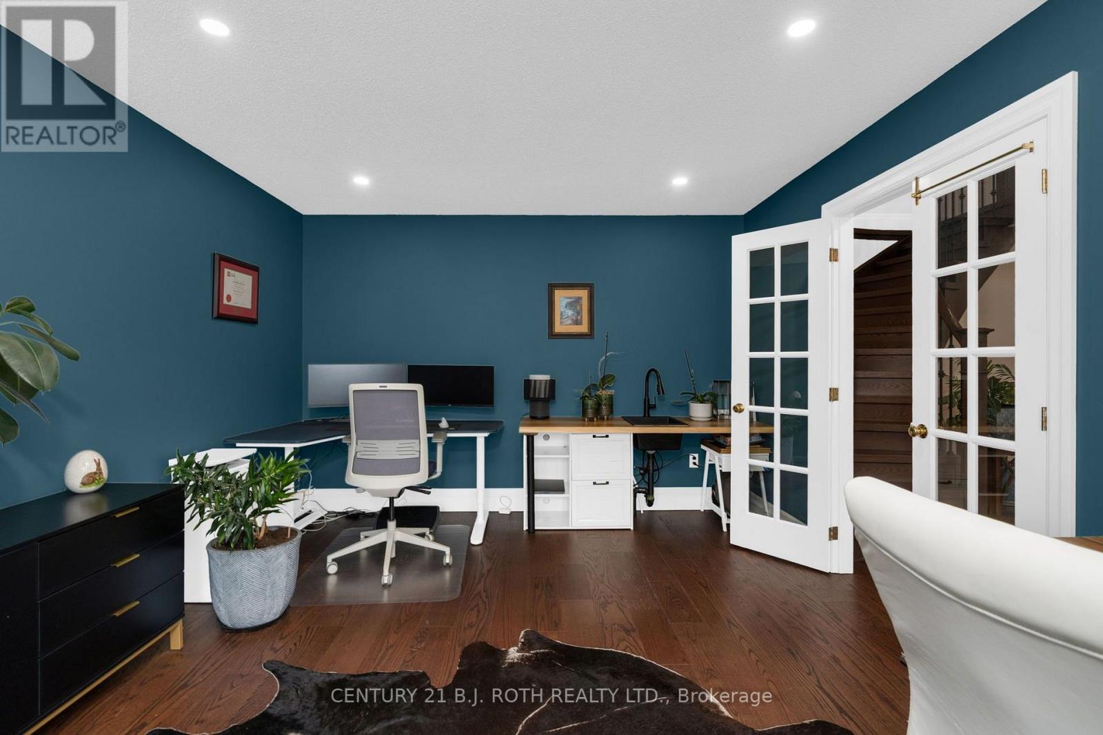 2 BRUSHWOOD CRESCENT