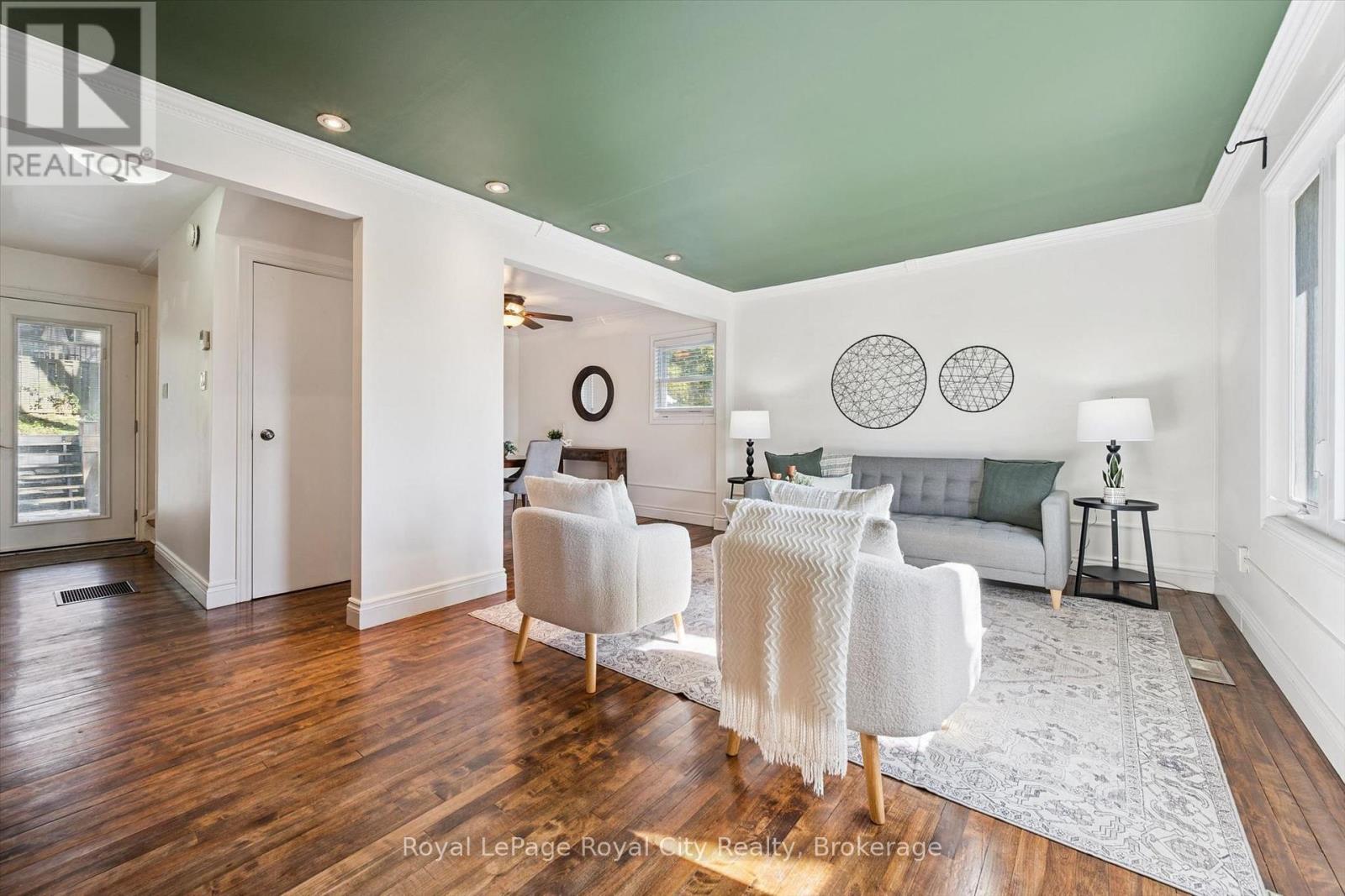 39 RIDGEWOOD AVENUE