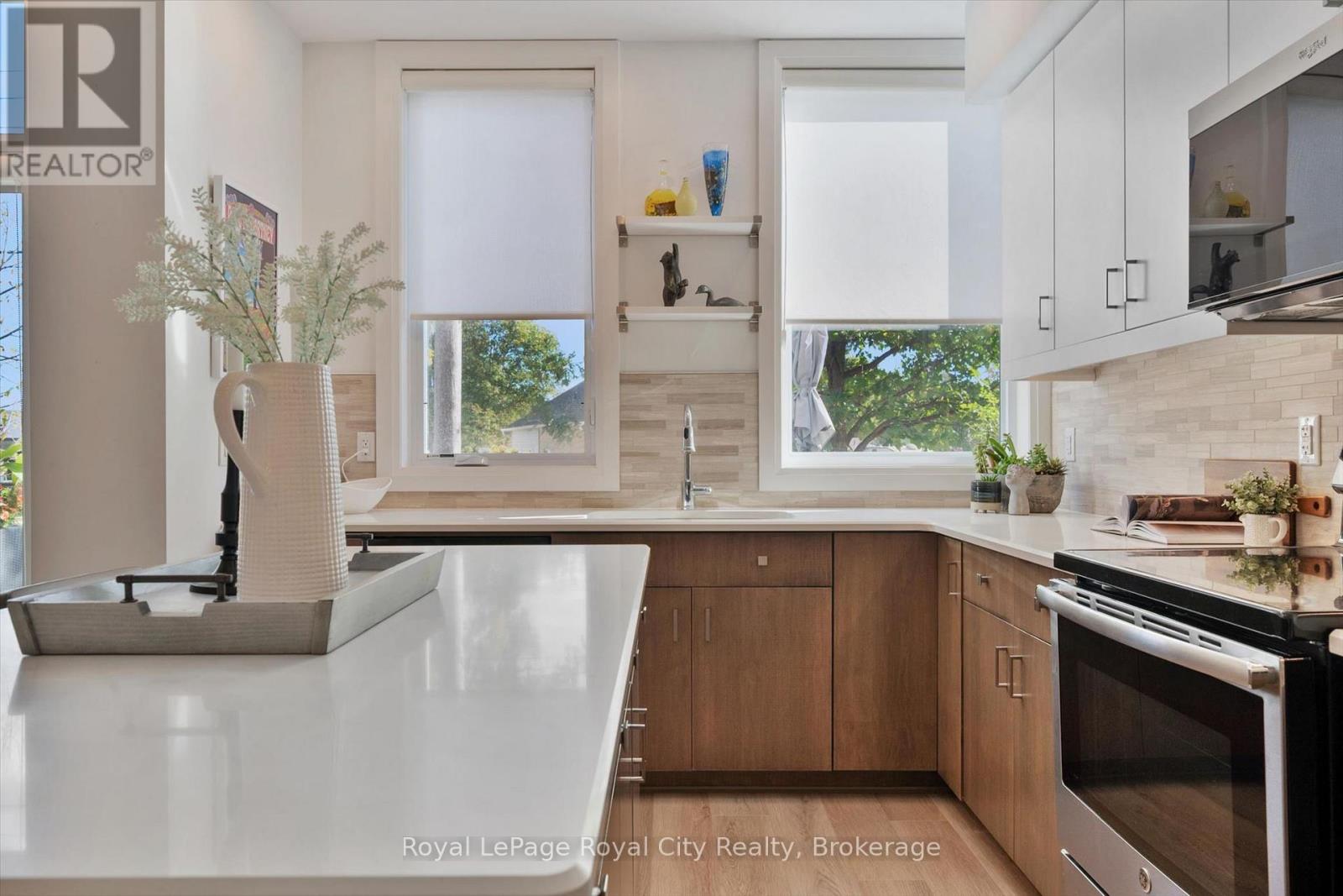 AT7 - 53 ARTHUR STREET S
