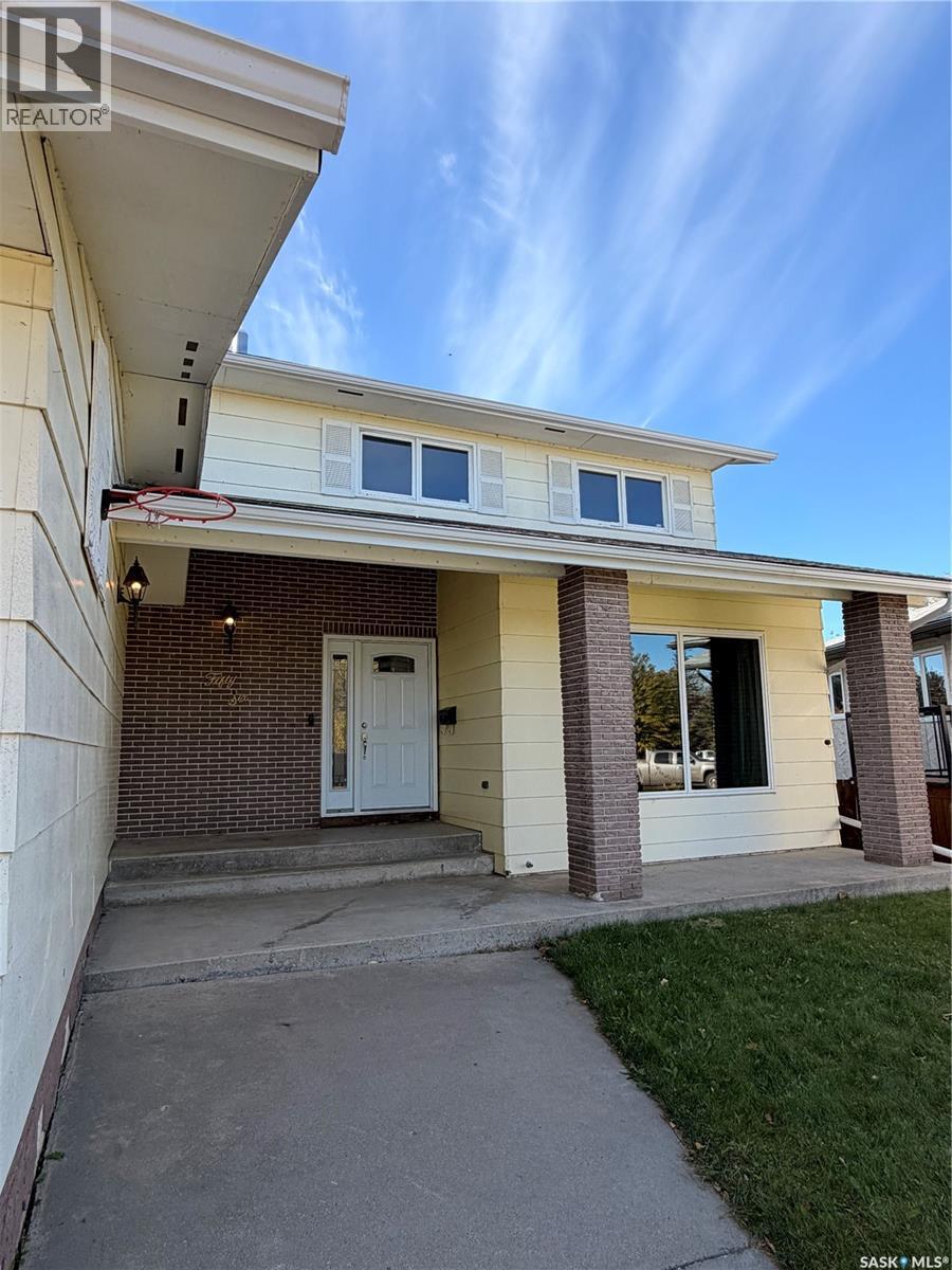 56 Dunfield CRESCENT