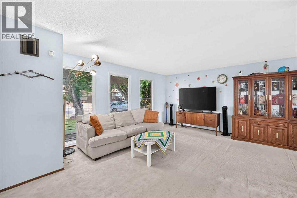 11 rundlemere Place NE