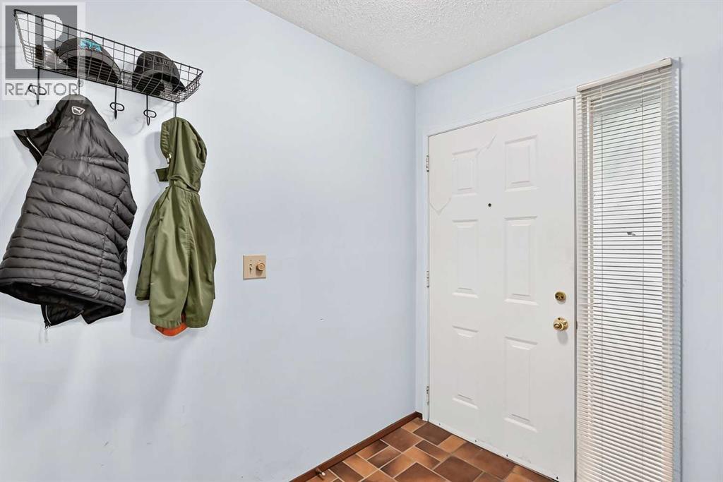 11 rundlemere Place NE