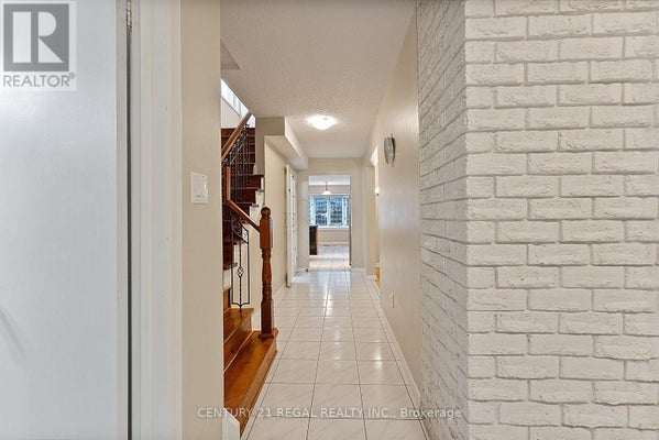 28 Eccles Field Dr, Toronto (Steeles), ON 3