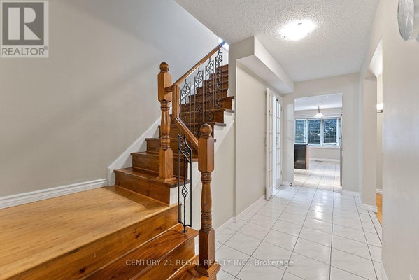 28 Eccles Field Dr, Toronto (Steeles), ON 5