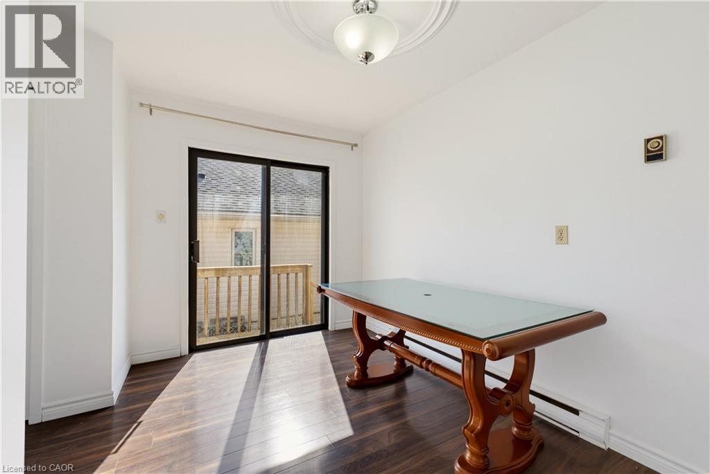 427 LAWRENCE Avenue