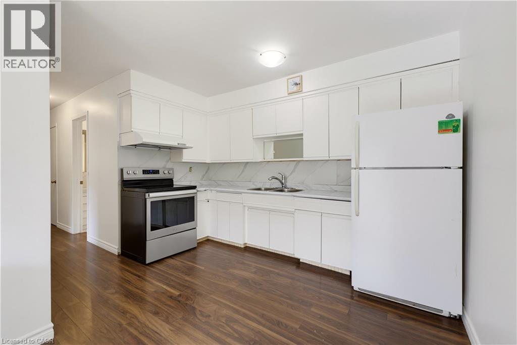 427 LAWRENCE Avenue