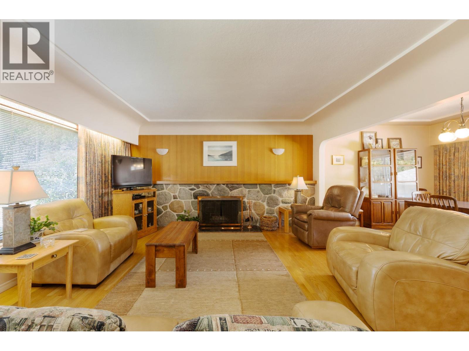 541 COCHRANE AVENUE