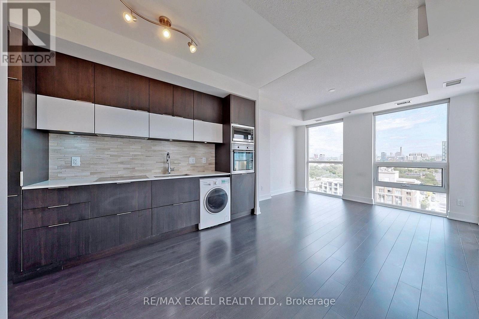 1202 - 318 RICHMOND STREET W