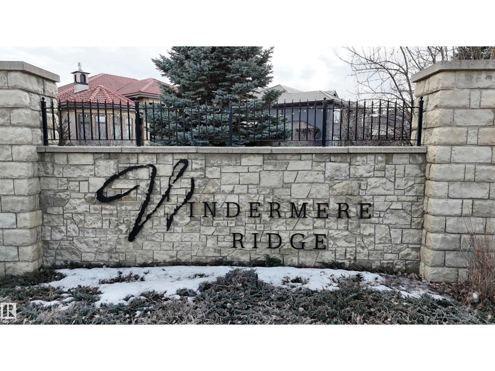 24 WINDERMERE DR SW