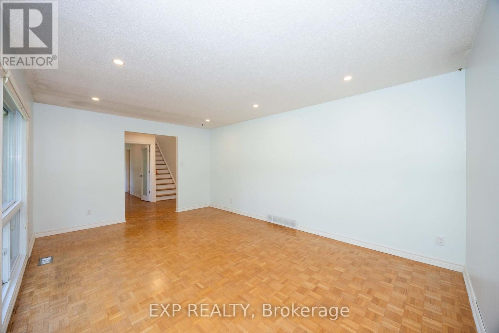 14 CARR CRESCENT