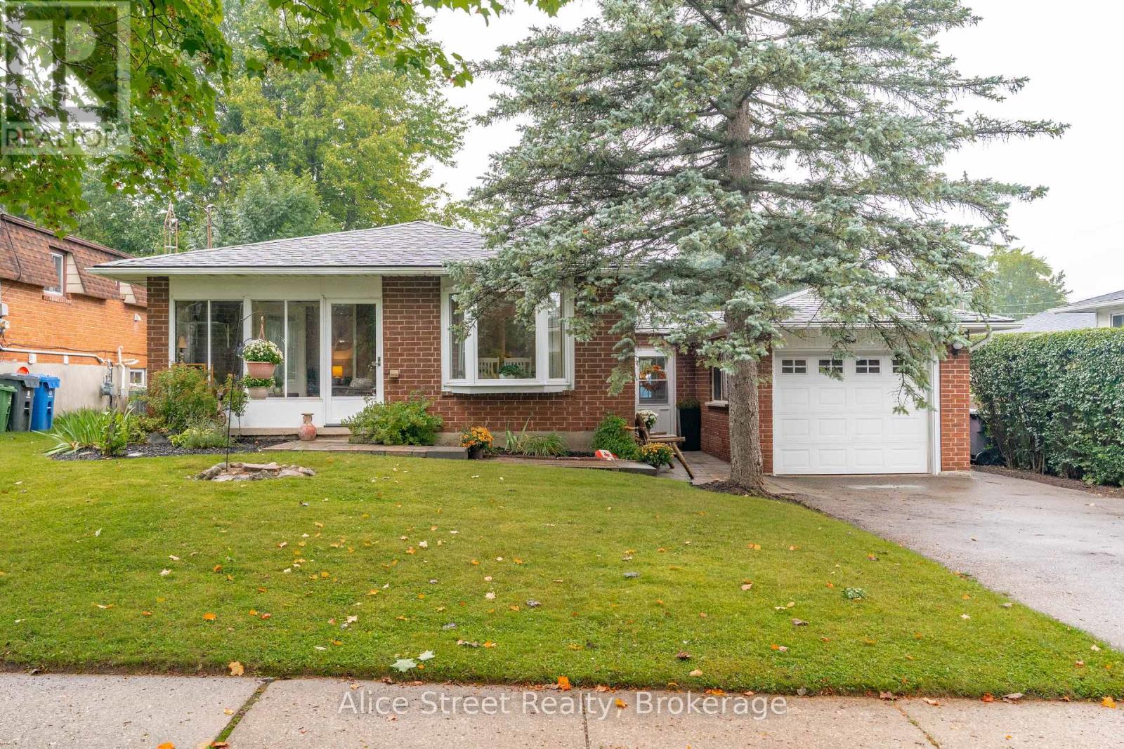 5 GLENBROOK DRIVE