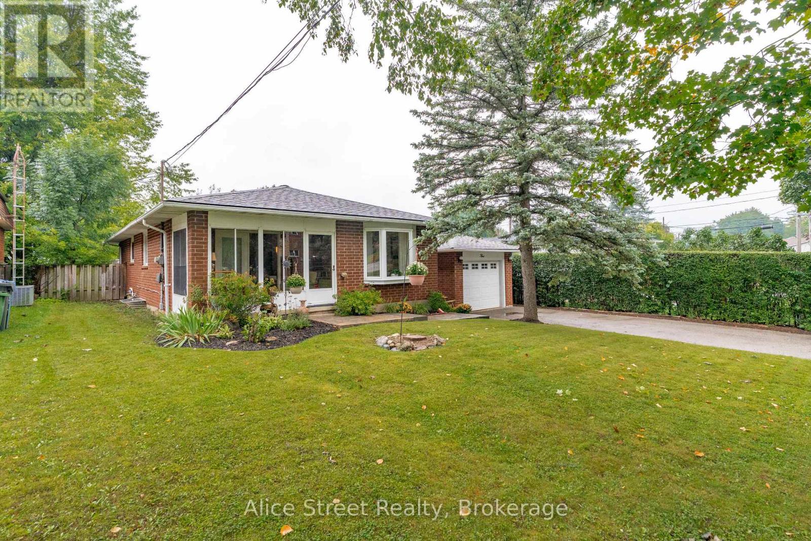 5 GLENBROOK DRIVE