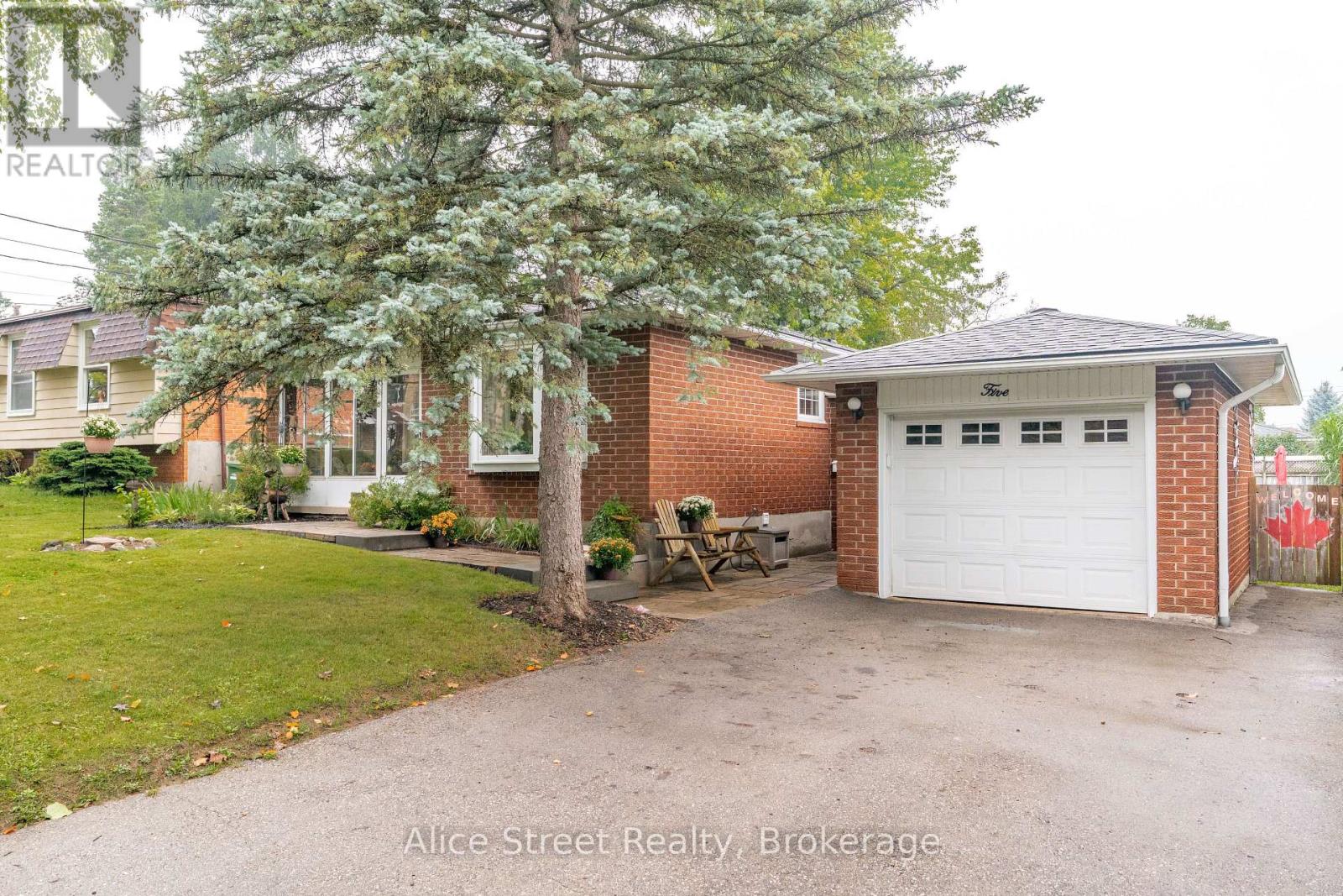 5 GLENBROOK DRIVE