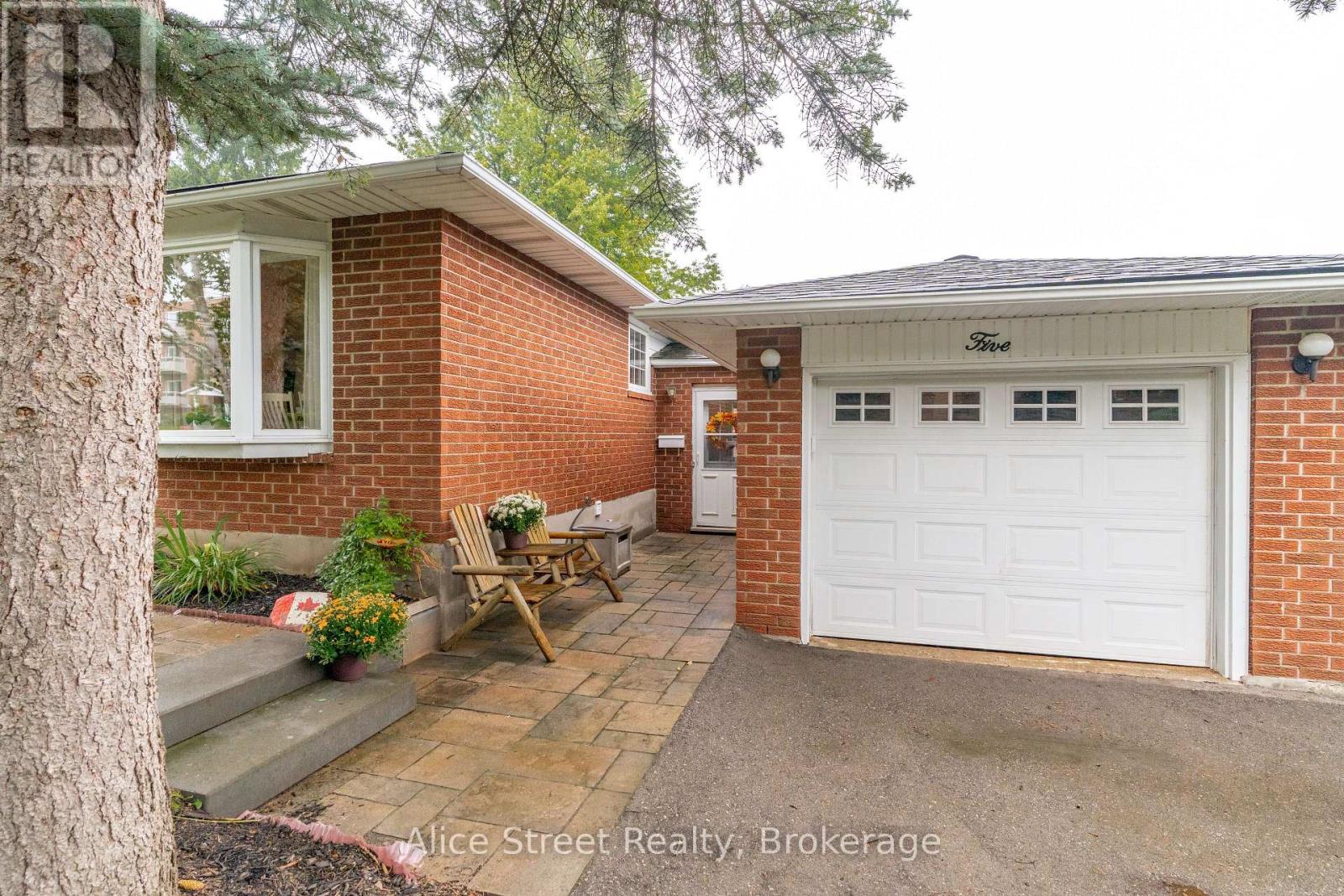 5 GLENBROOK DRIVE