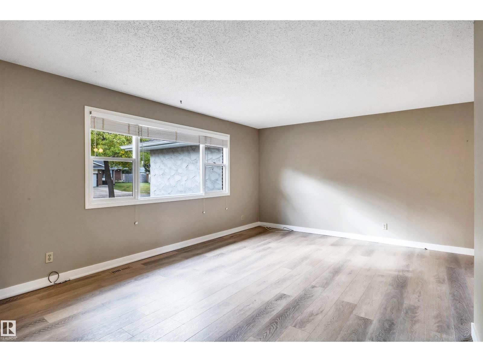 25 Attwood DR