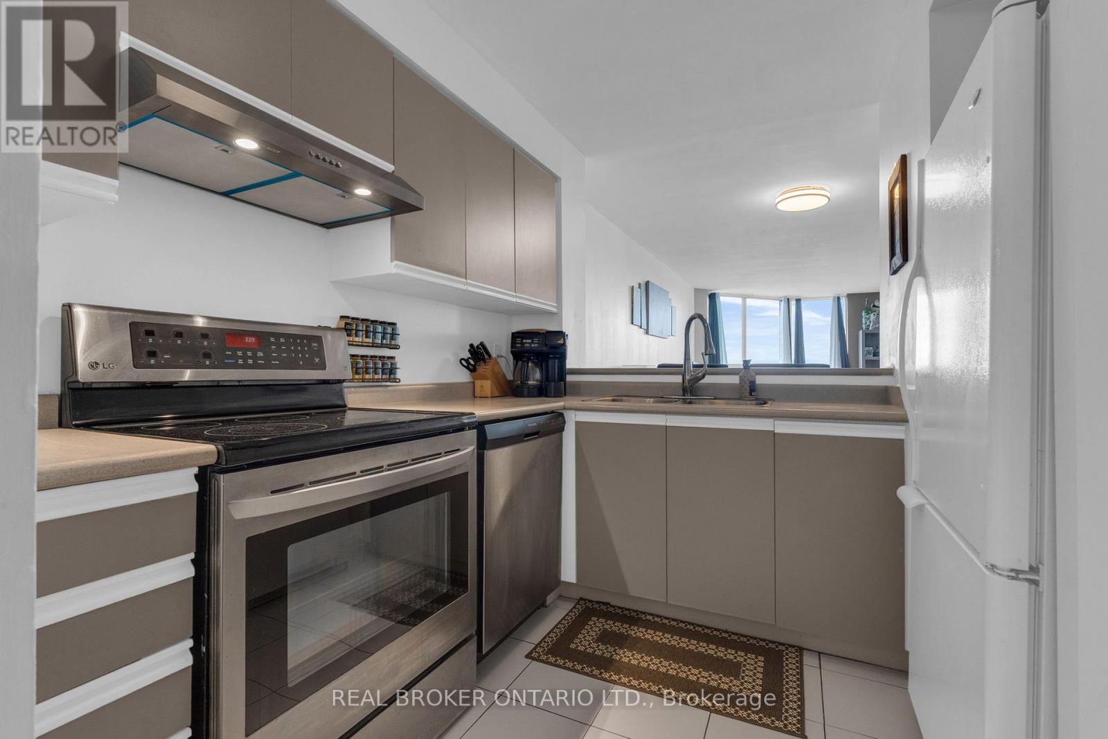 704 - 140 DUNLOP STREET E