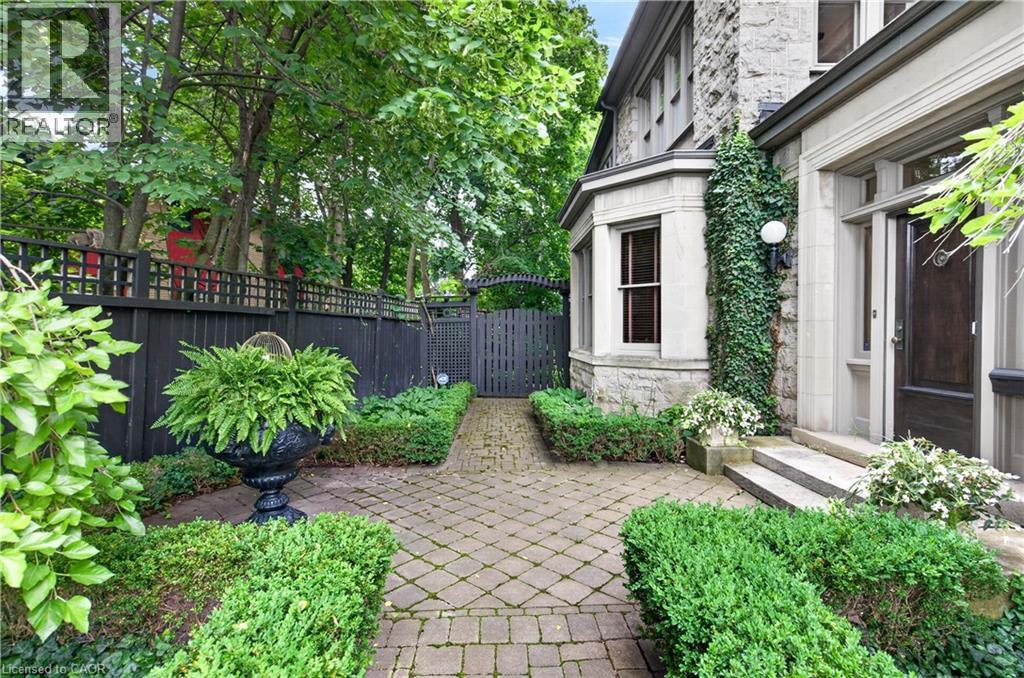 77 CLAREMONT Drive