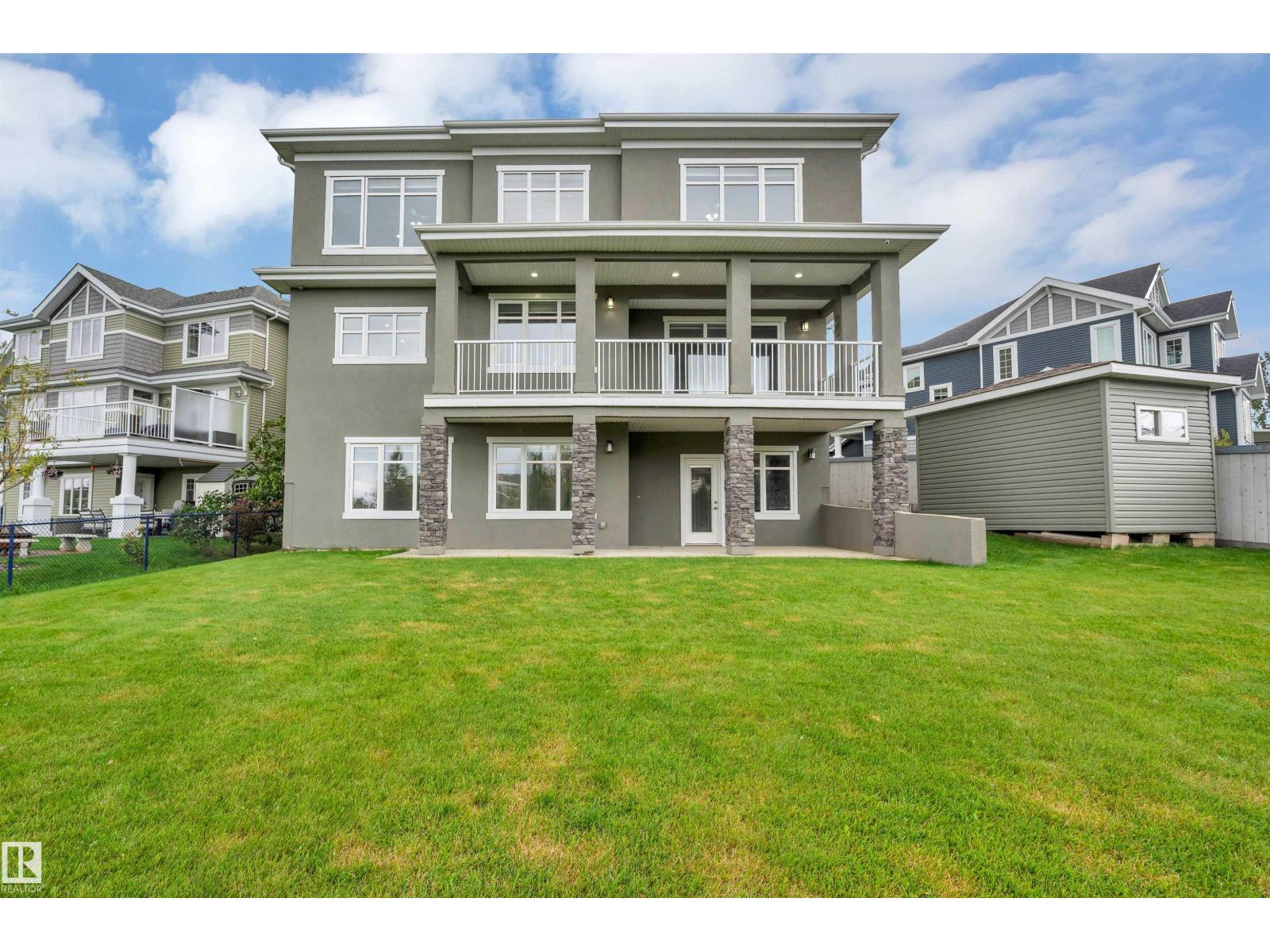 9054 24 AV SW