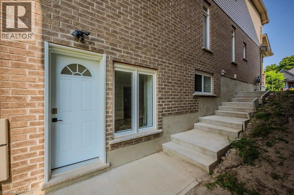 277 DEWDROP Crescent Unit# Lower