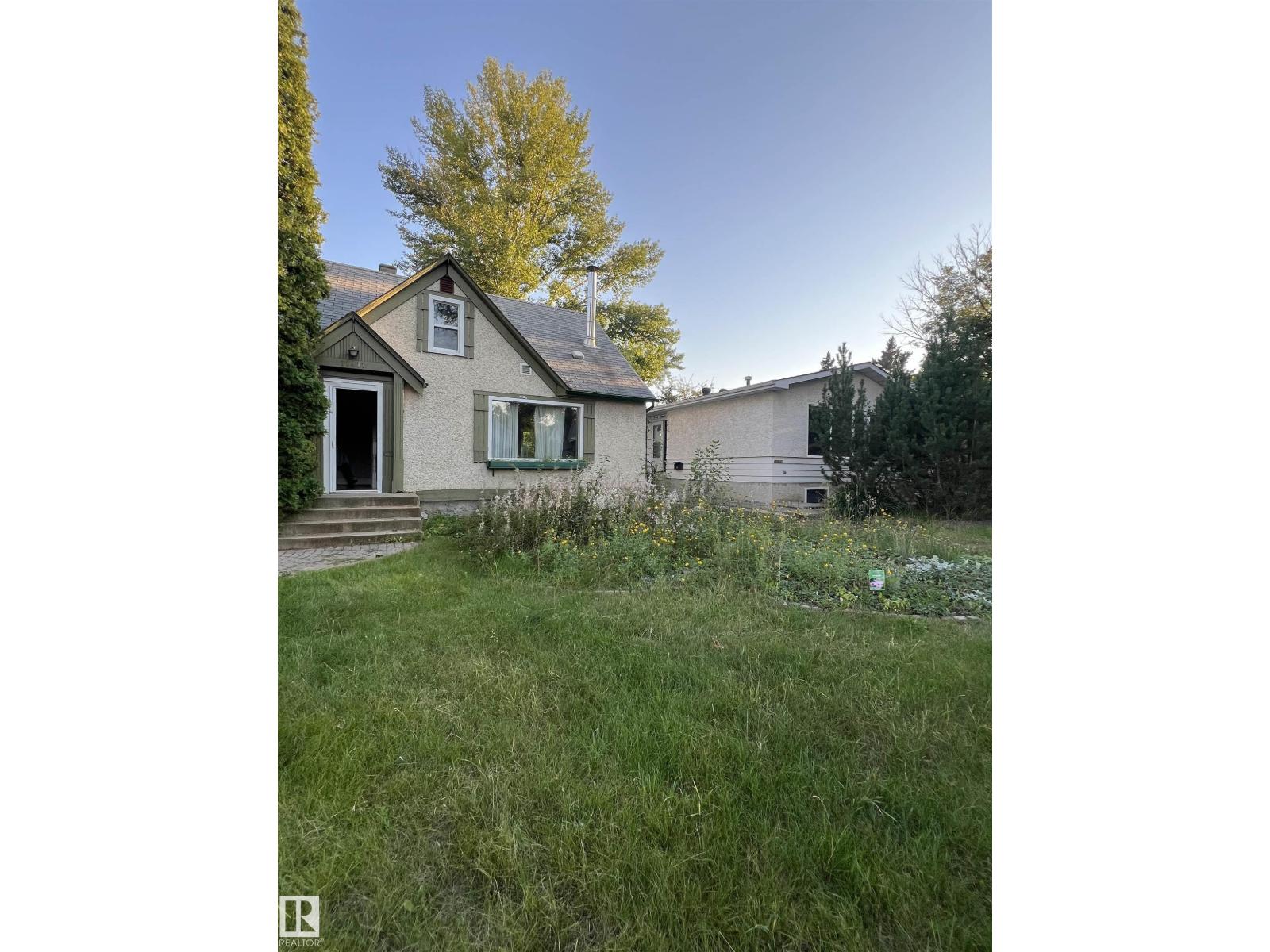 11411 79 AV NW