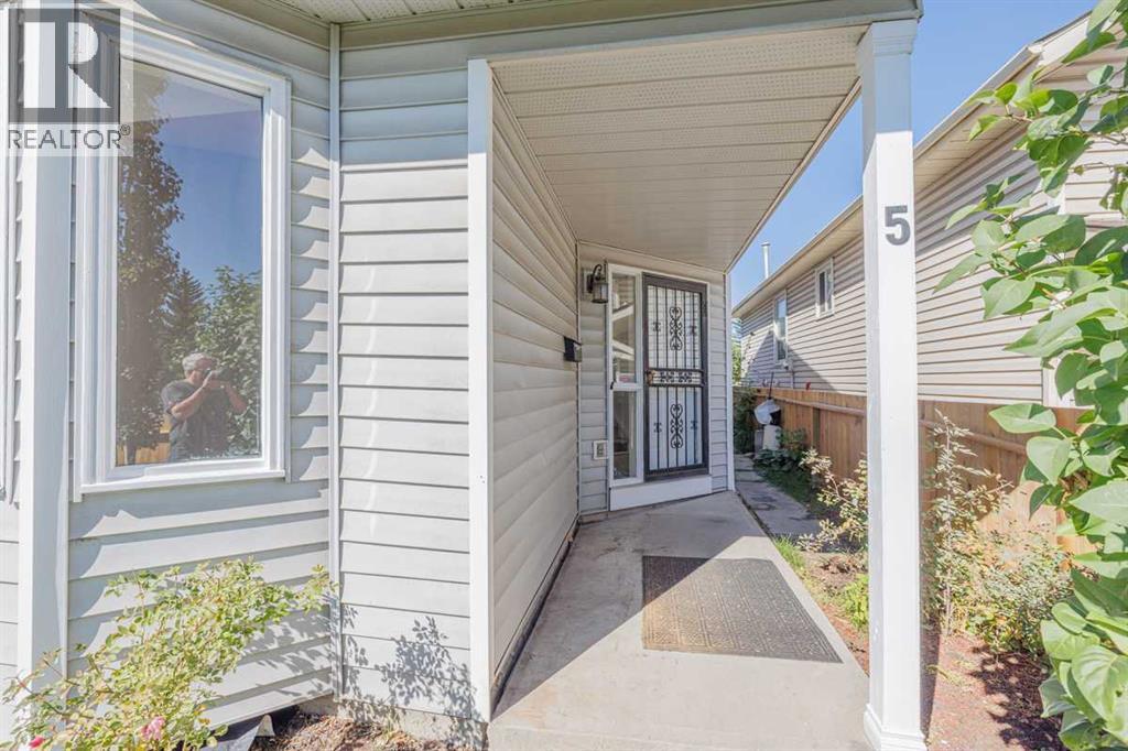 5 Erin Grove Place SE
