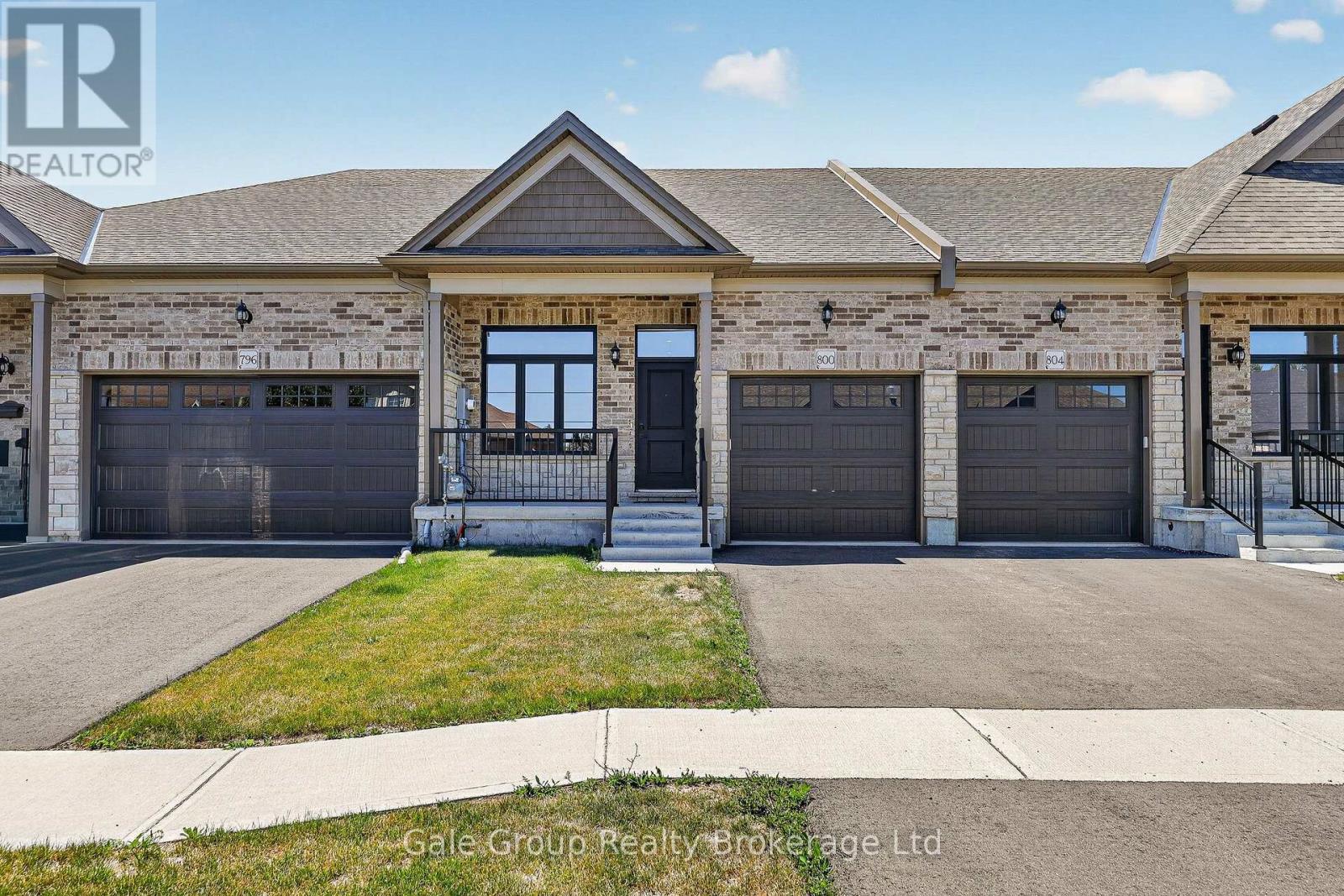808 GARDEN COURT CRESCENT