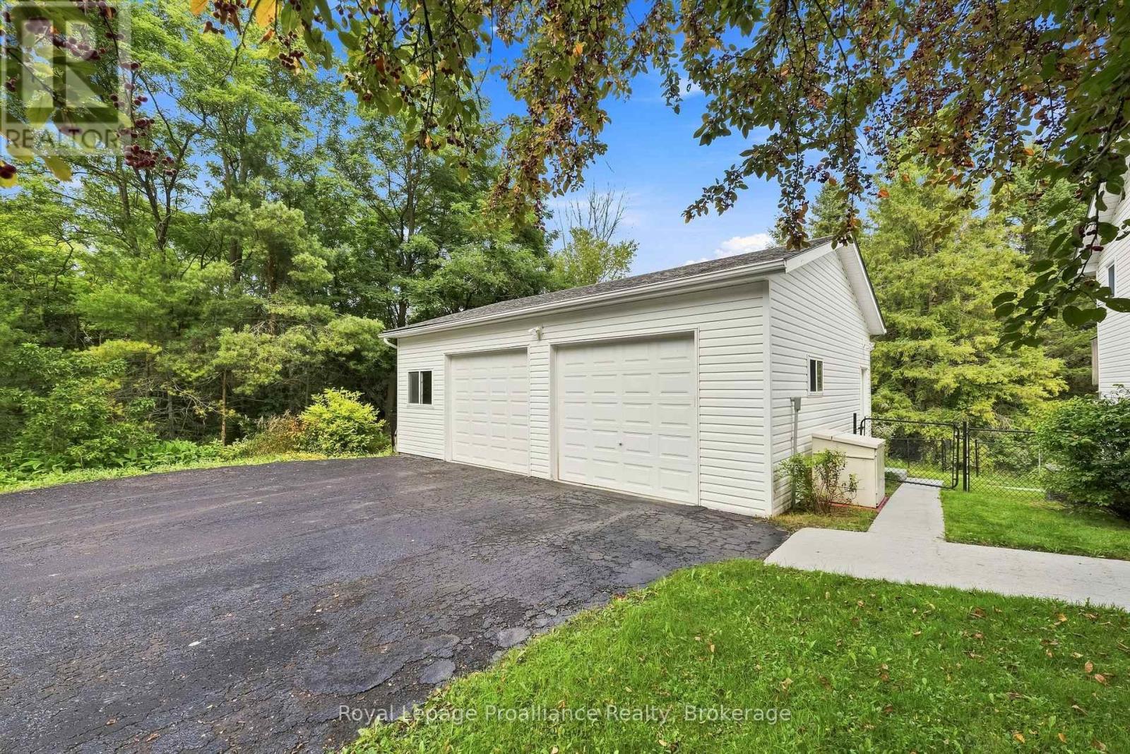 1528 PINEWOOD SCHOOL ROAD
