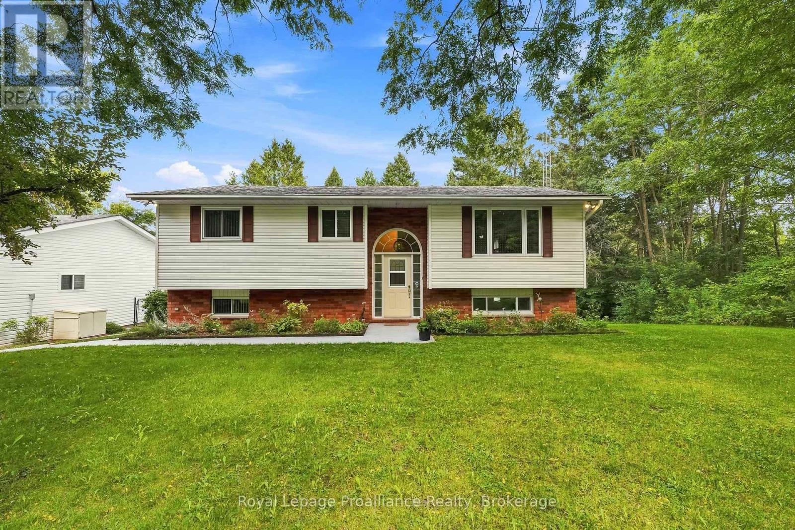 1528 PINEWOOD SCHOOL ROAD
